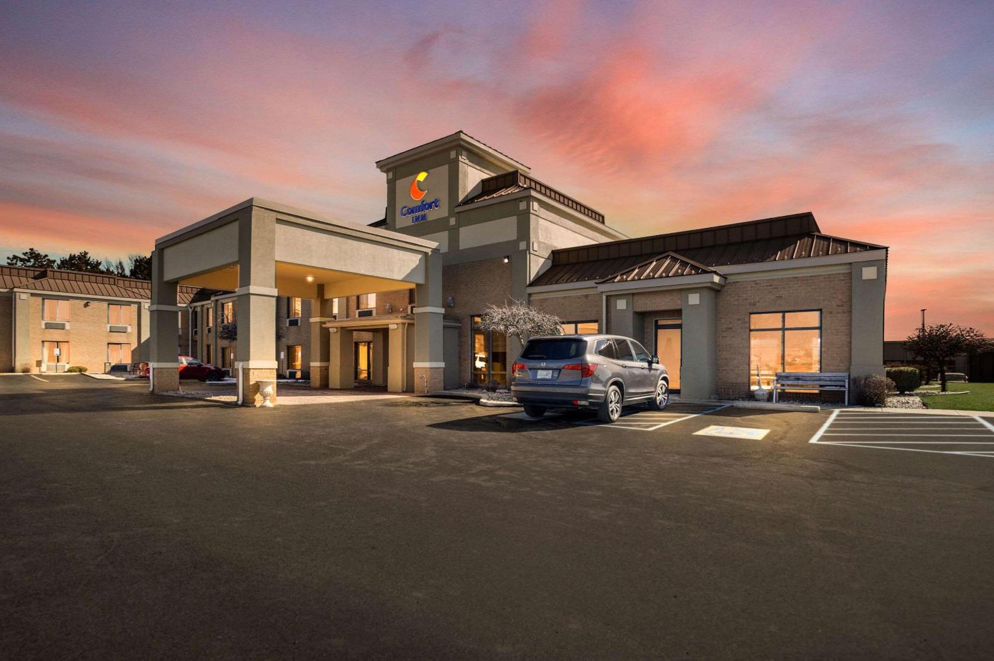 Comfort Inn Huntington Near University Exterior foto